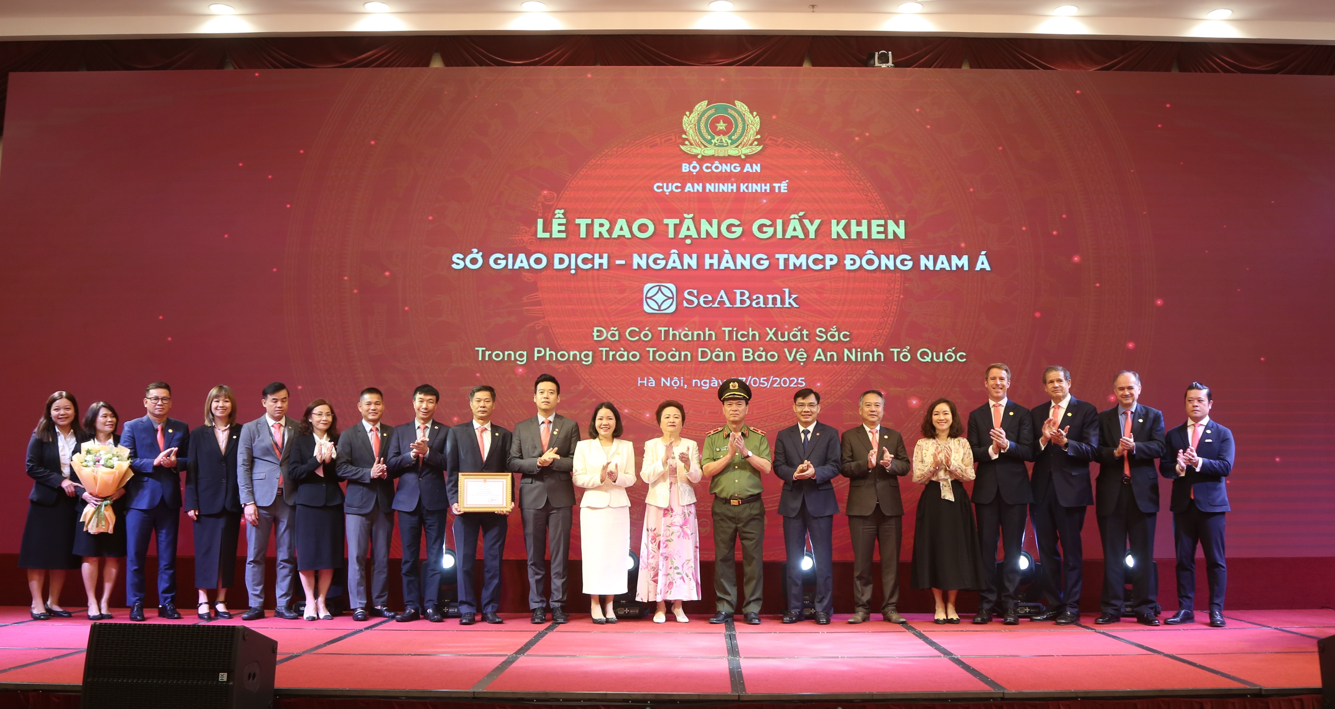 2 tập thể và 3 lãnh đạo của SeABank nhận Giấy khen trong công tác bảo vệ an ninh Tổ quốc năm 2024