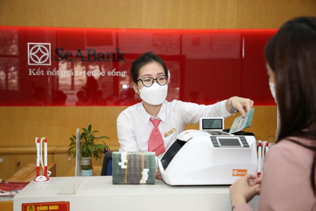 Bạn có thể xây dựng quỹ dự phòng thông qua gửi tiết kiệm vào ngân hàng hoặc làm các loại sổ tiết kiệm.