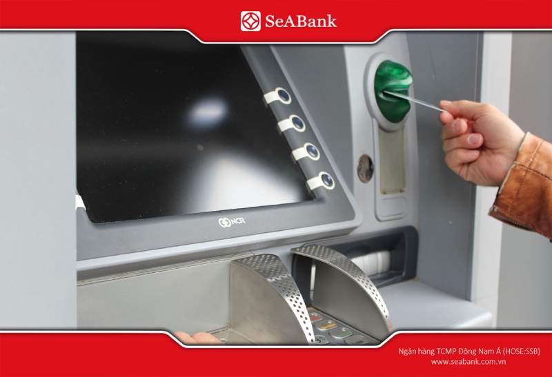 Thanh toán thẻ tín dụng qua cây ATM.