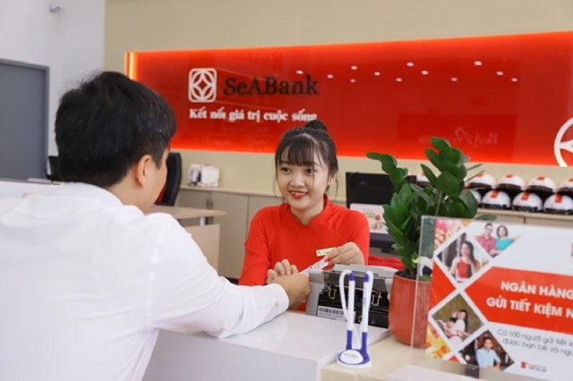 Vay thế chấp sổ đỏ trực tiếp là hình thức khách hàng đến trực tiếp ngân hàng để làm thủ tục vay.