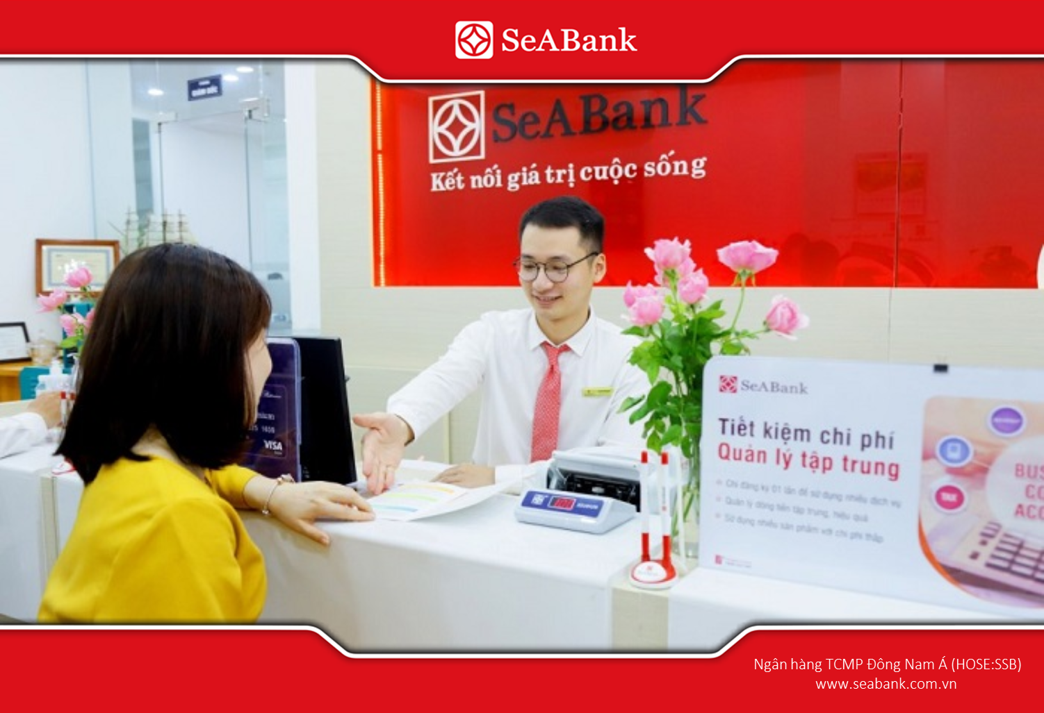 Tất toán sổ tiết kiệm tại quầy, an tâm với sự hỗ trợ trực tiếp từ nhân viên ngân hàng