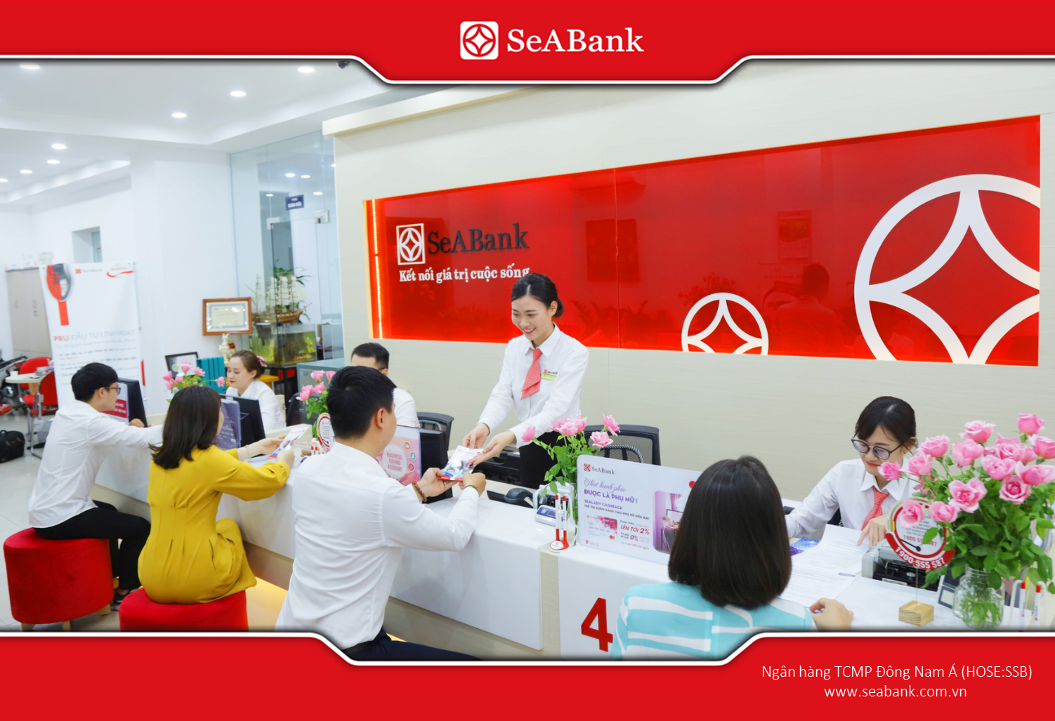 Khách hàng có thể đăng ký mở thẻ Visa Platinum tại các ngân hàng phát hành.