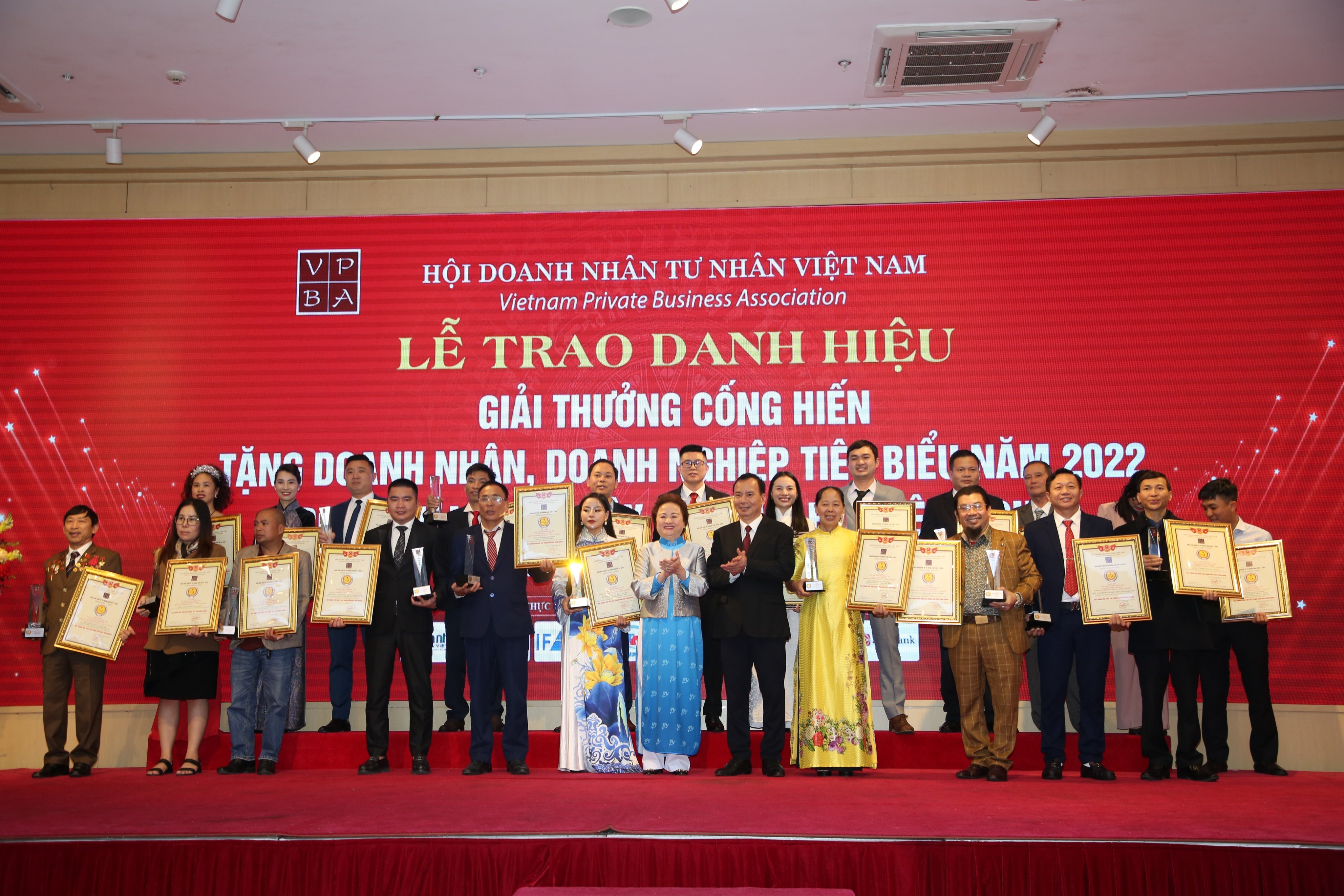 nhận giẢI