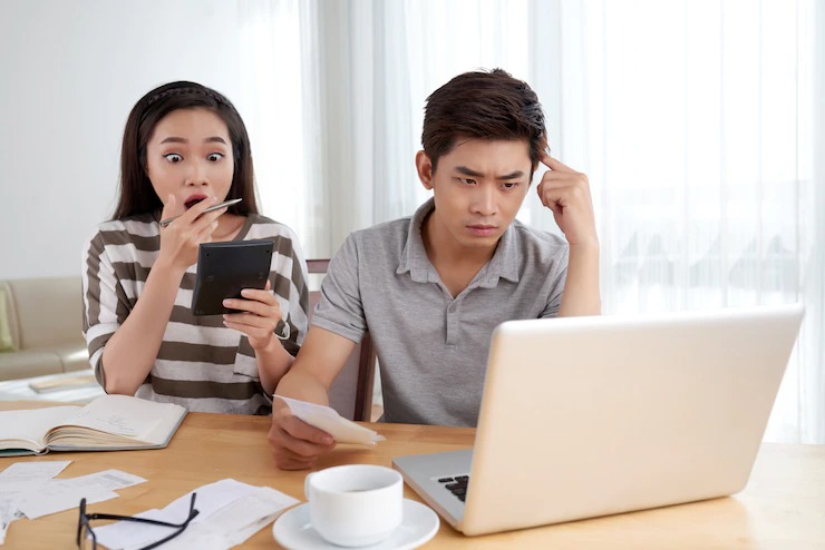 Bạn không nên quá nặng nề và áp đặt chi tiêu sẽ gây căng thẳng và mất hòa khí trong gia đình