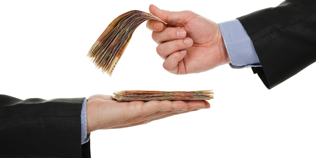 Chỉ vay nợ khi thực sự cần thiết để tránh tình trạng nợ nần chồng chất