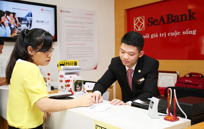 Khách hàng gửi tiết kiệm online vẫn có thể đến rút tiền trực tiếp tại ngân hàng của SeABank
