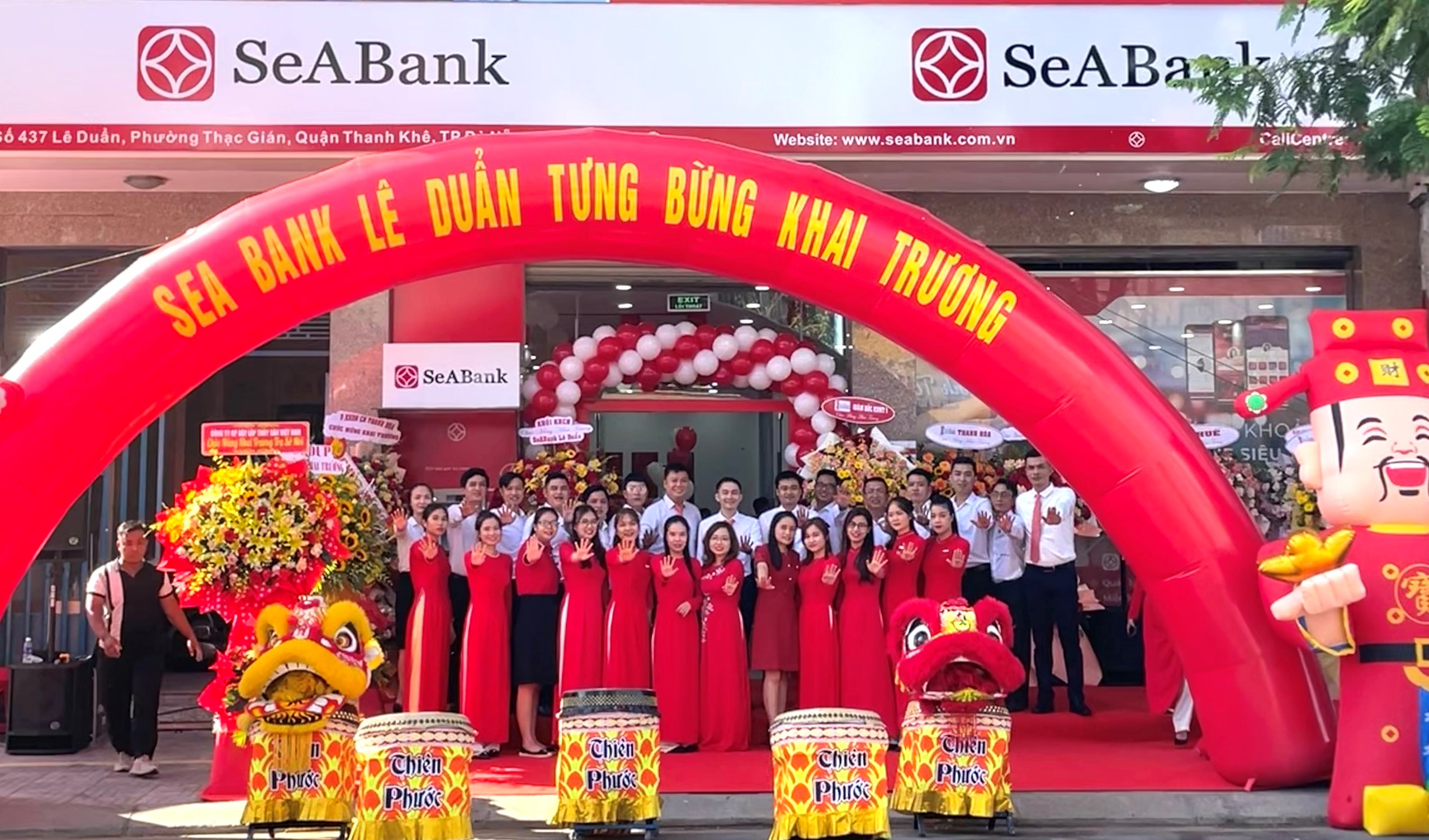 SeABank Lê Duẩn rực rỡ sắc đỏ ngày khai trương