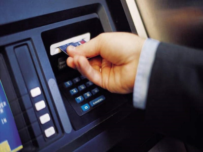 Thanh toán hóa đơn Internet bằng cách chuyển khoản qua thẻ ATM ở cây ATM