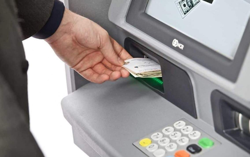 Thanh toán bằng thẻ ATM đem lại nhiều sự tiện lợi cho khách hàng như giao dịch tiện lợi và hạn chế các rủi ro về tiền mặt