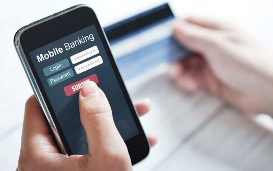 Thanh toán tiền điện online qua Internet Banking hoặc Mobile Banking cũng được nhiều người lựa chọn vì nhanh chóng và tiện lợi.