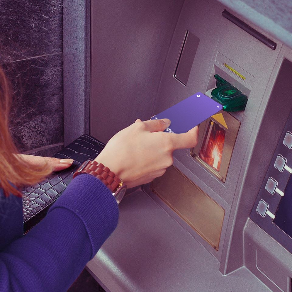 Bạn có thể thanh toán tiền điện dễ dàng qua cây ATM